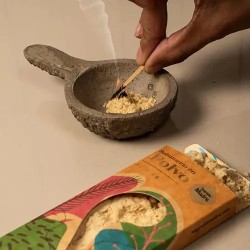 Incienso en Polvo Palo Santo con madera de Oriente Sagrada Madre